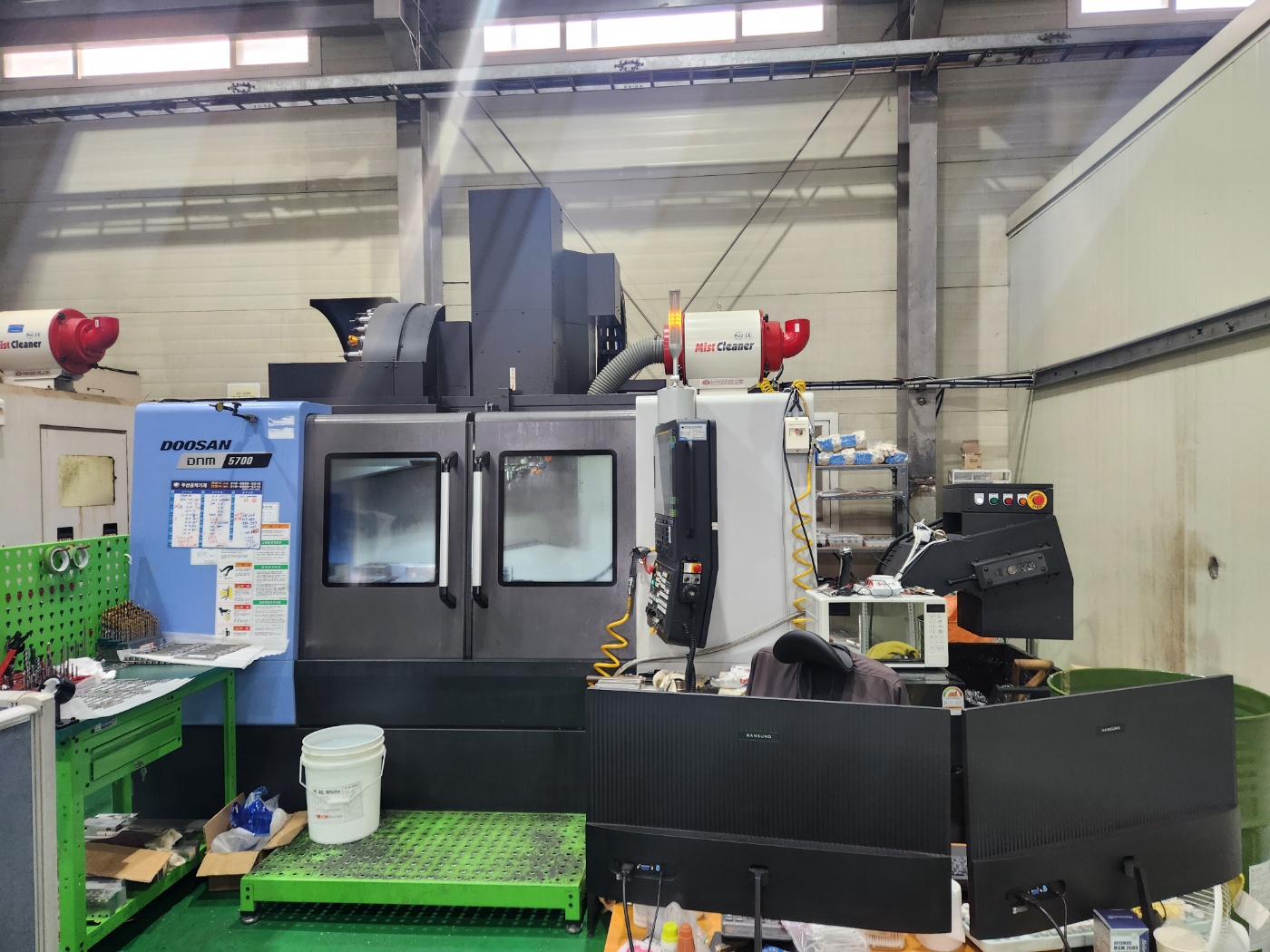 두산 머시닝센터 DNM5700 12000RPM (2022년 5월) 현장판매합니다.