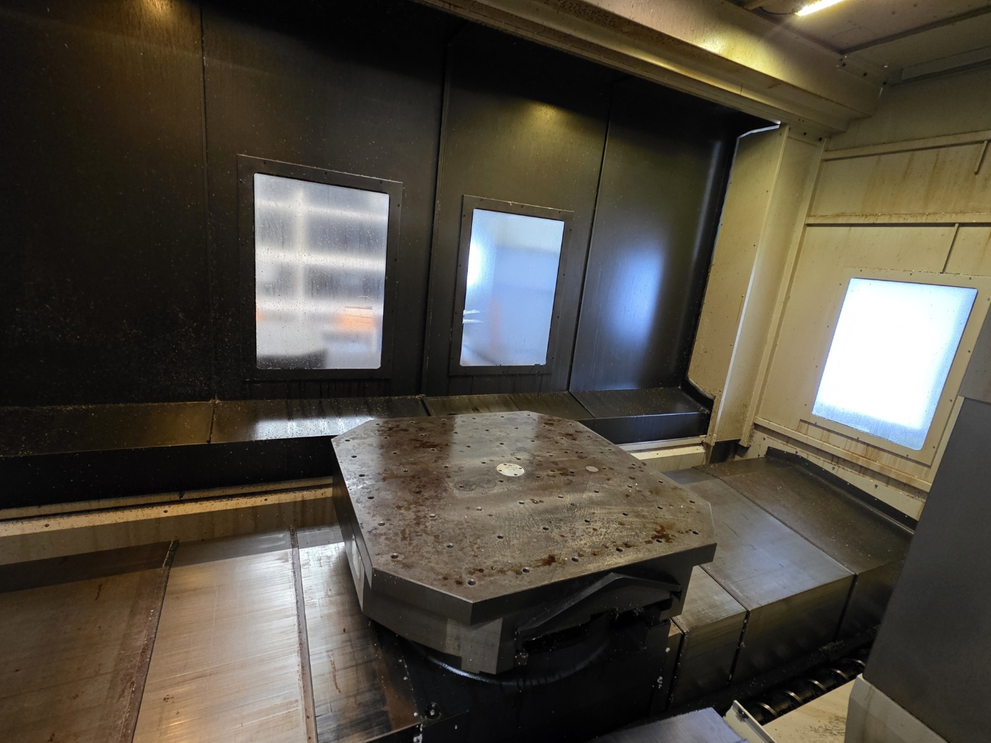 두산  호리젠탈 머시닝센터  HM-1250 (2018년 10월)