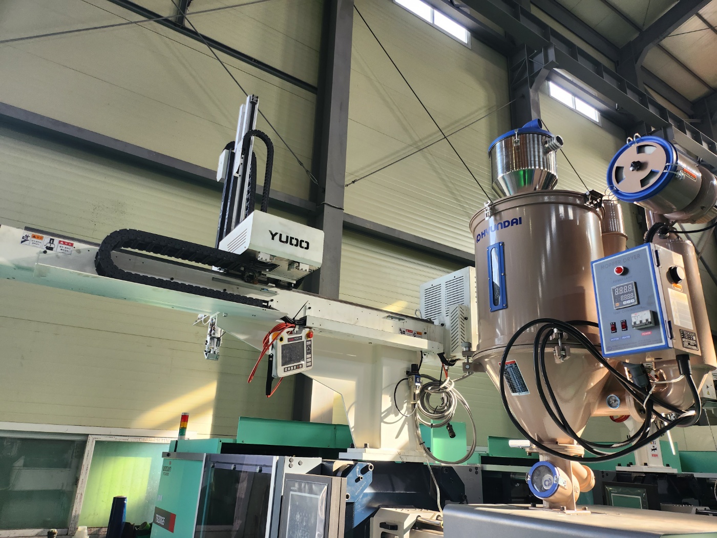 우진사출기 TB-200G5 200톤 하이브리드타입 (2022년 3월)-동일사양 5식