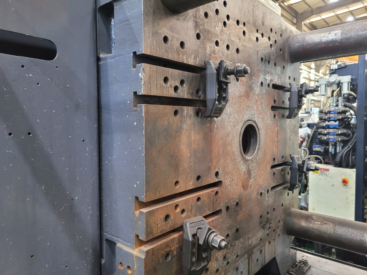 스미토모 사출기 220톤(1988년 5월)