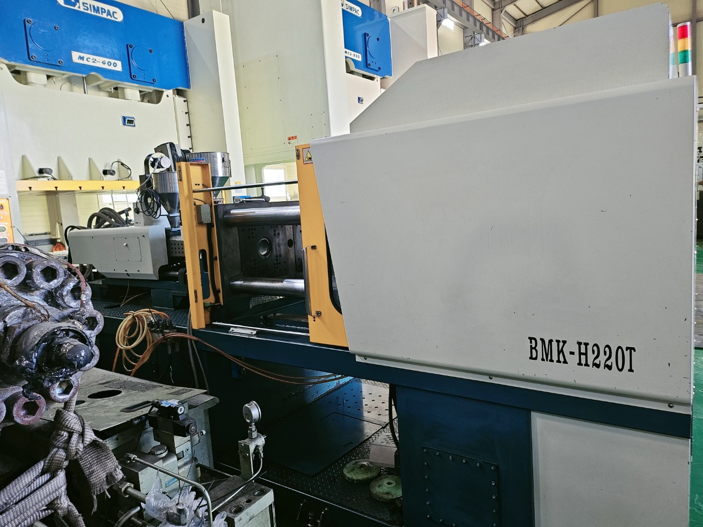 BMK 사출기 220톤 2컬러타입(2007년 4월)