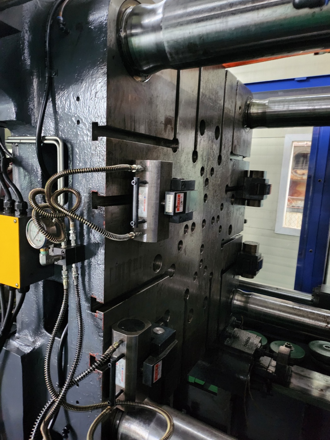 LS엠트론 하이브리드사출기 450톤 WIZ-500 (2017년 3월)