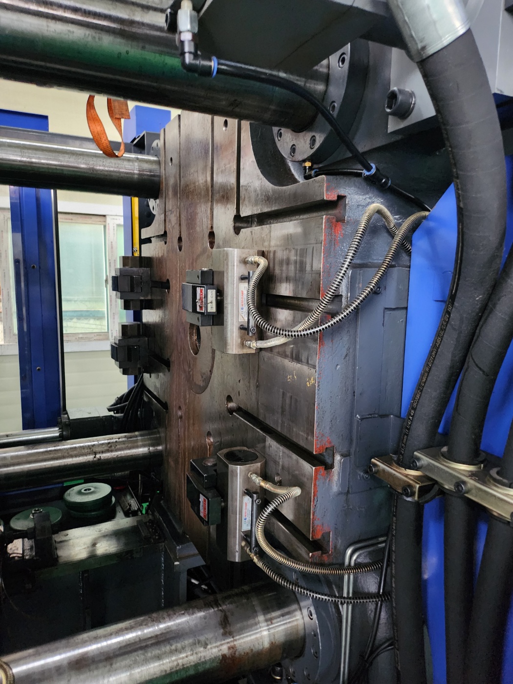 LS엠트론 하이브리드사출기 450톤 WIZ-500 (2017년 3월)