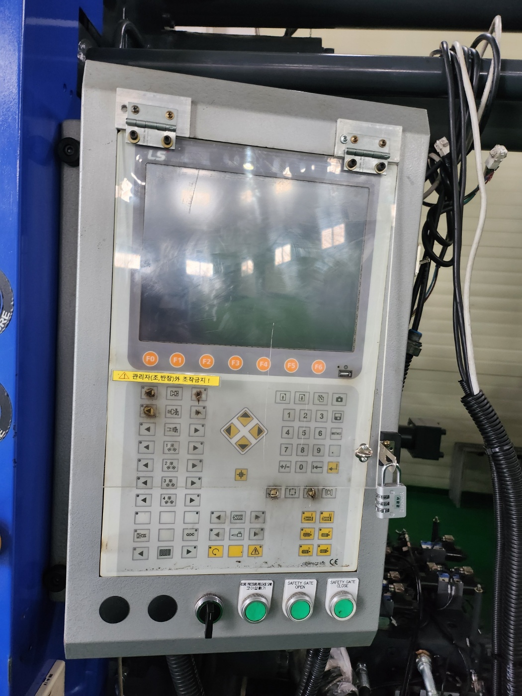 LS엠트론 하이브리드사출기 450톤 WIZ-500 (2017년 3월)