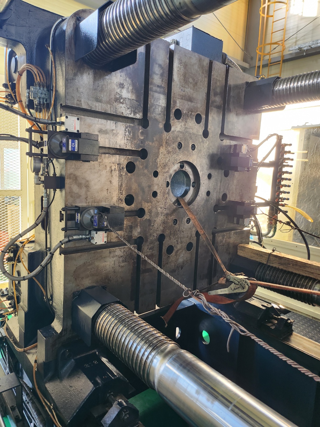 우진사출기 550톤 DL550S 하이브리드 타입 (2018년 8월)