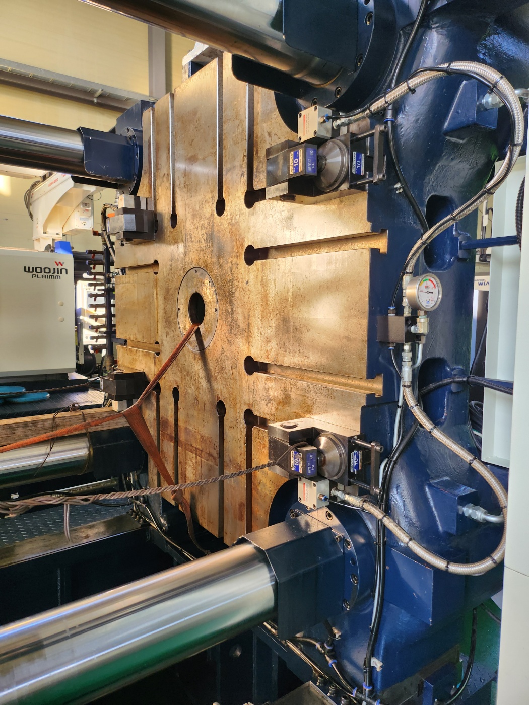 우진사출기 550톤 DL550S 하이브리드 타입 (2018년 8월)