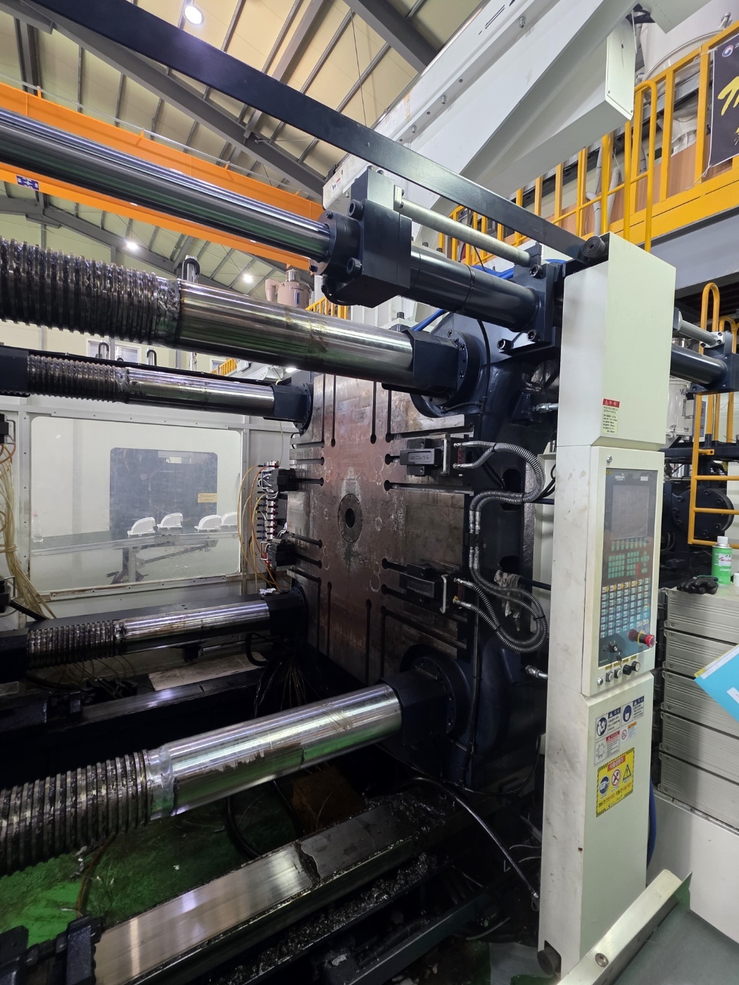 우진사출기 850톤 DL850S 하이브리드 타입 (2021년 5월)  현장판매합니다.