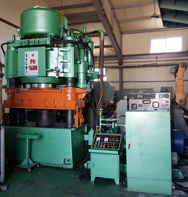 샤크미 (SACMI) 유압프레스 1600톤