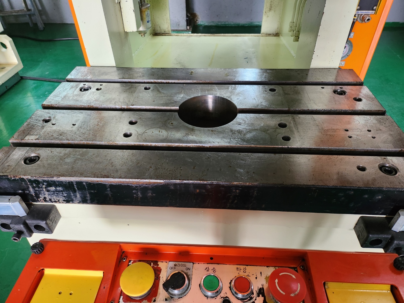 우리 C형프레스 60톤 (2010년 5월)