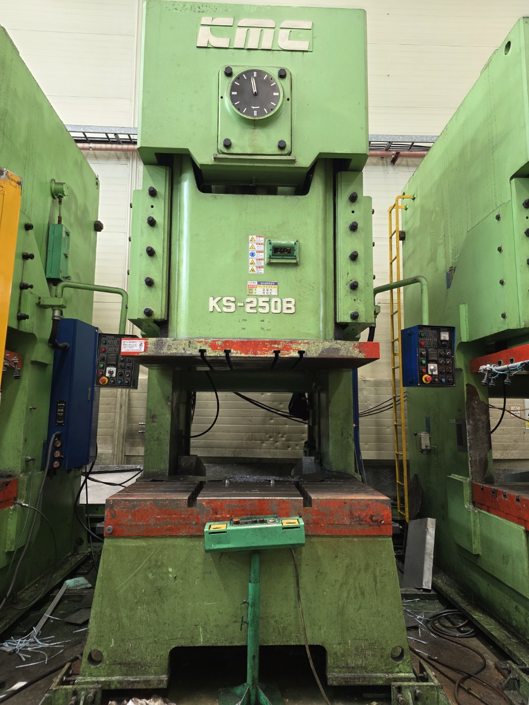 KMC C형프레스 250톤-다이쿠션 有  (2015년 5월)  동일사양 4식