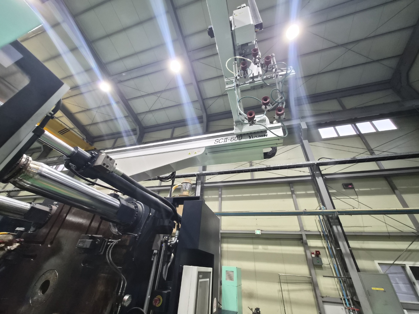 우진사출기 650톤  DL650A5 하이브리드 타입 (2020년 3월)  현장판매합니다.