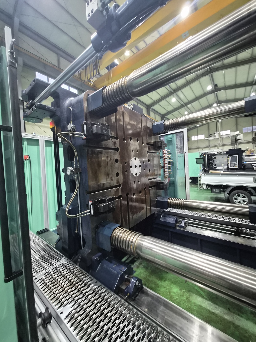 우진사출기 650톤  DL650A5 하이브리드 타입 (2022년 7월)  현장판매합니다.