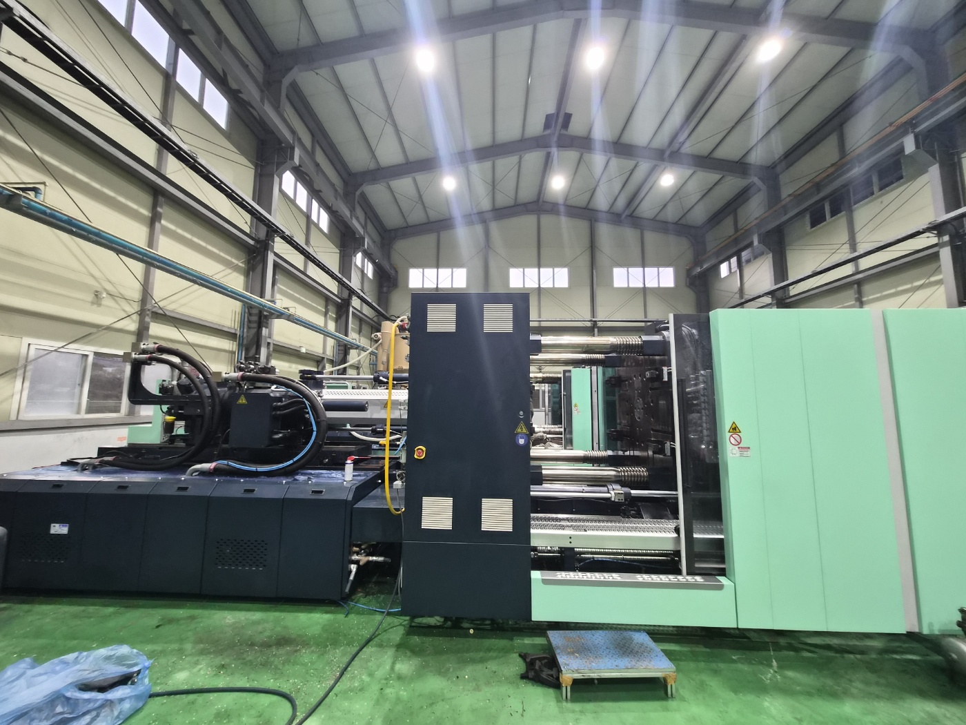 우진사출기 650톤  DL650A5 하이브리드 타입 (2022년 7월)  현장판매합니다.