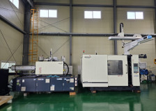 우진플라임 사출기 550톤 DL550S 하이브리드 타입 (2018년 8월)