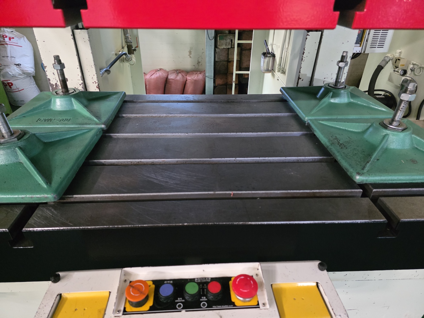 J&H(한얼) C형 너클프레스 200톤  (2016년 12월)  동일사양 2식