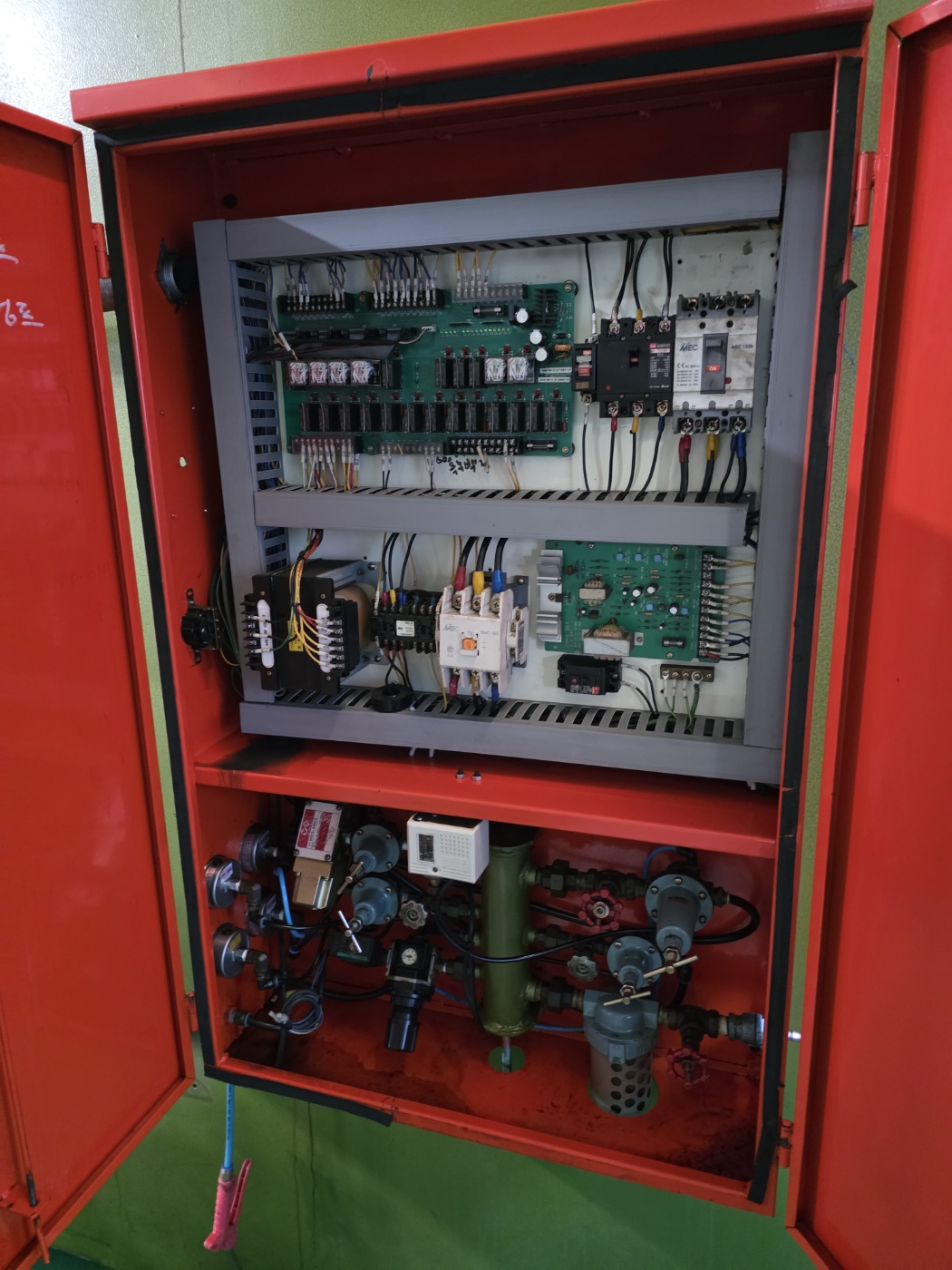 국일프레스 200톤-다이쿠션 有 (2010년 6월)