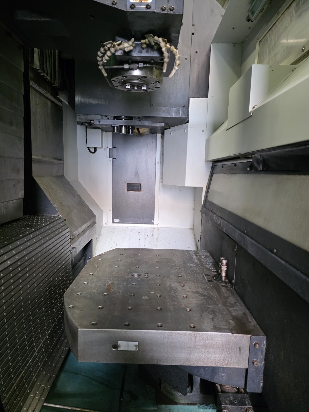 두산 2파레트 머시닝센터  VC510  주축관통  (2017년 8월)