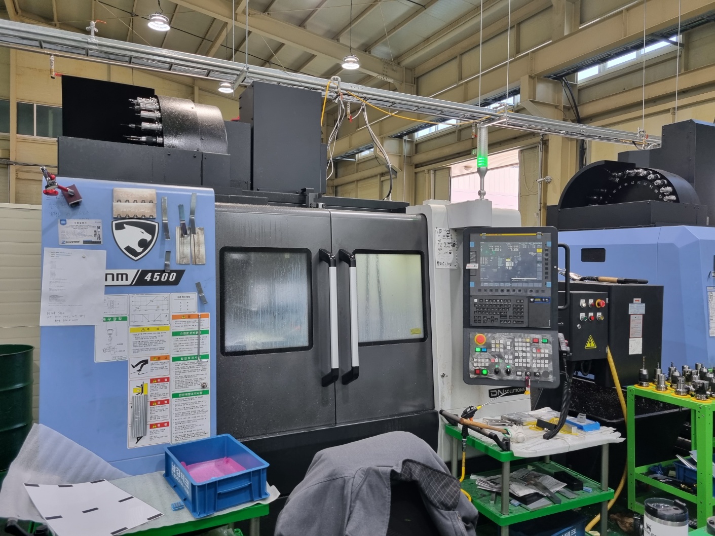두산 머시닝센터 DNM4500 12000RPM (2023년 7월)  현장판매합니다.
