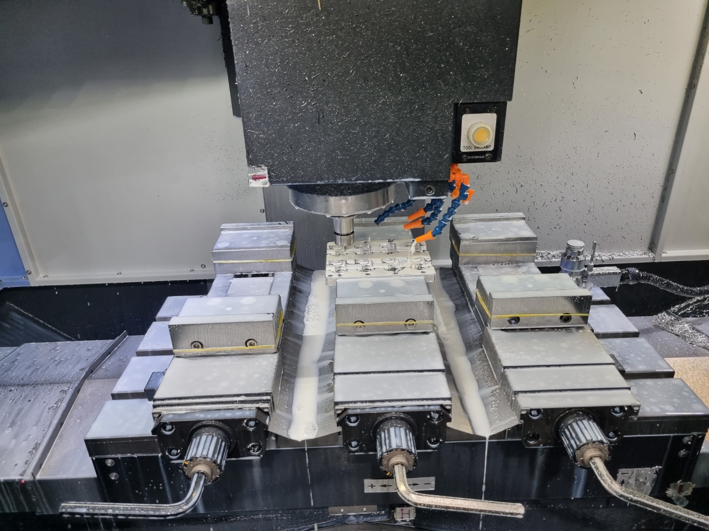 두산 머시닝센터 DNM4500 12000RPM (2023년 7월)  현장판매합니다.