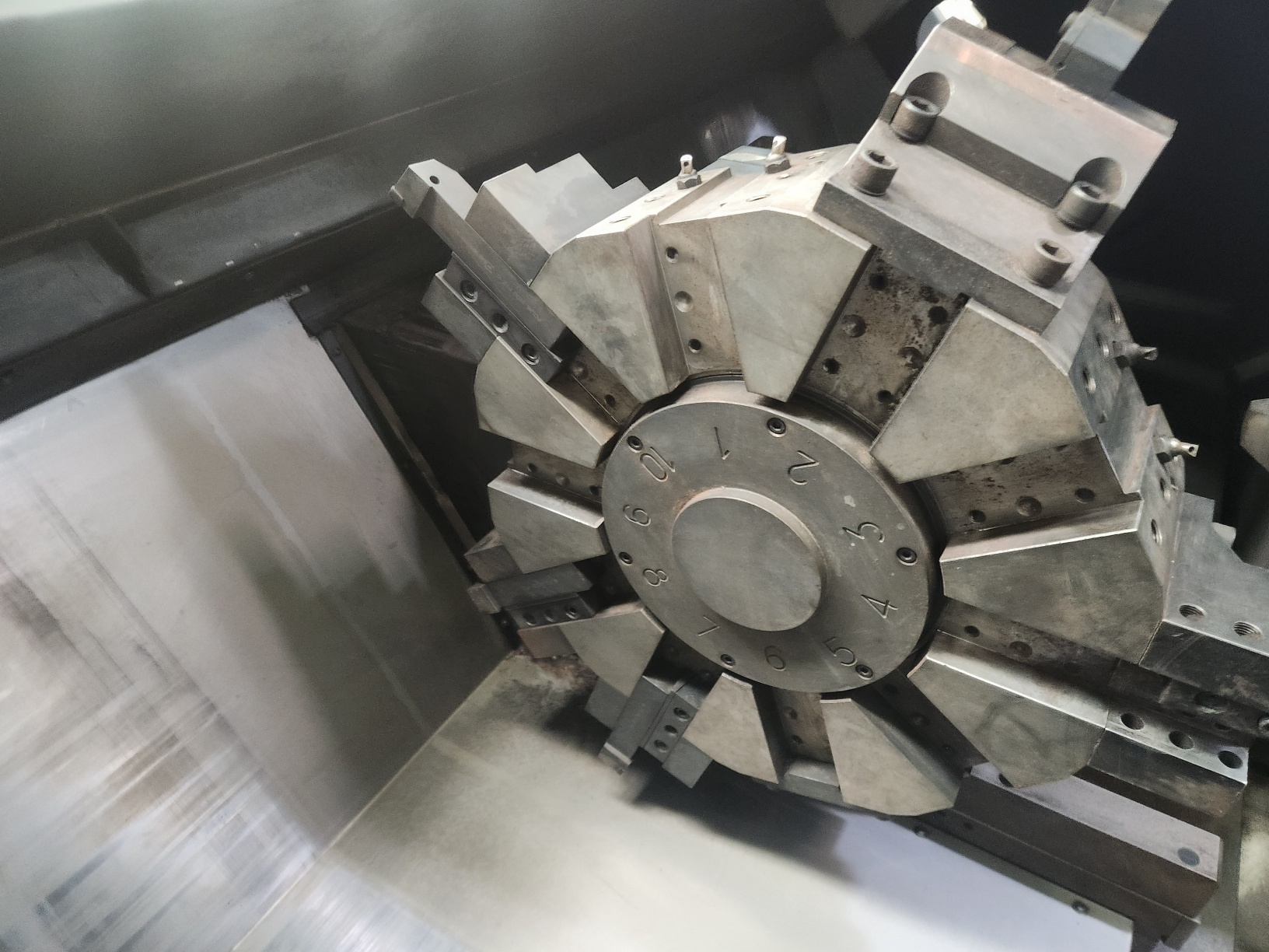 두산 CNC선반  PUMA-480  24인치  (2010년 7월)