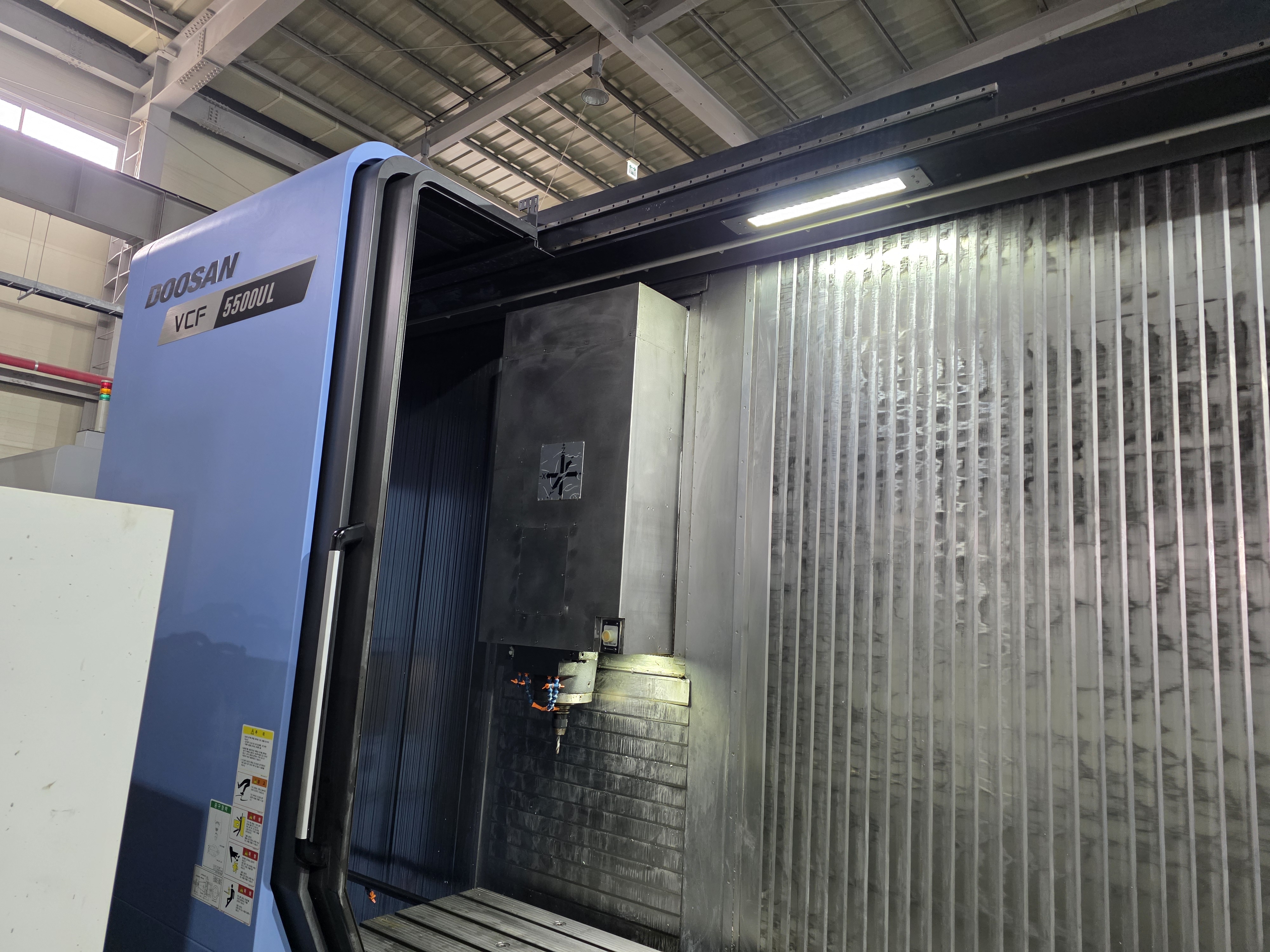 두산장축머시닝센타 VCF-5500UL(2020년식)