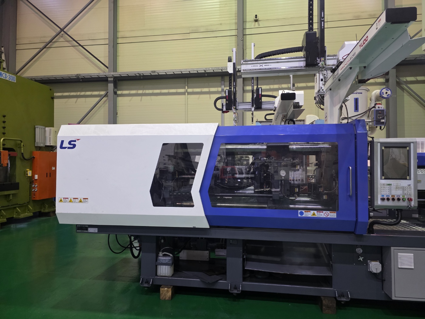 LS엠트론 하이브리드사출기 280톤 WIZ-280T plus (2023년 12월)