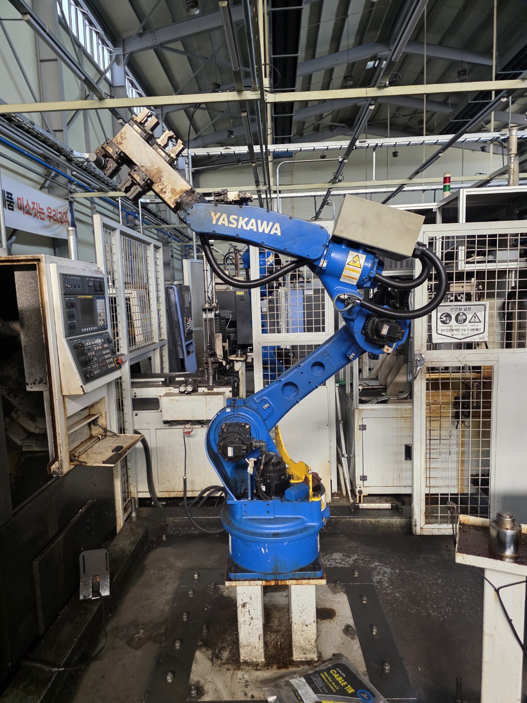 야스카와(YASKAWA) 핸들링 로봇   모델:MOTOMAN-GP25 ( 2019년 5식)