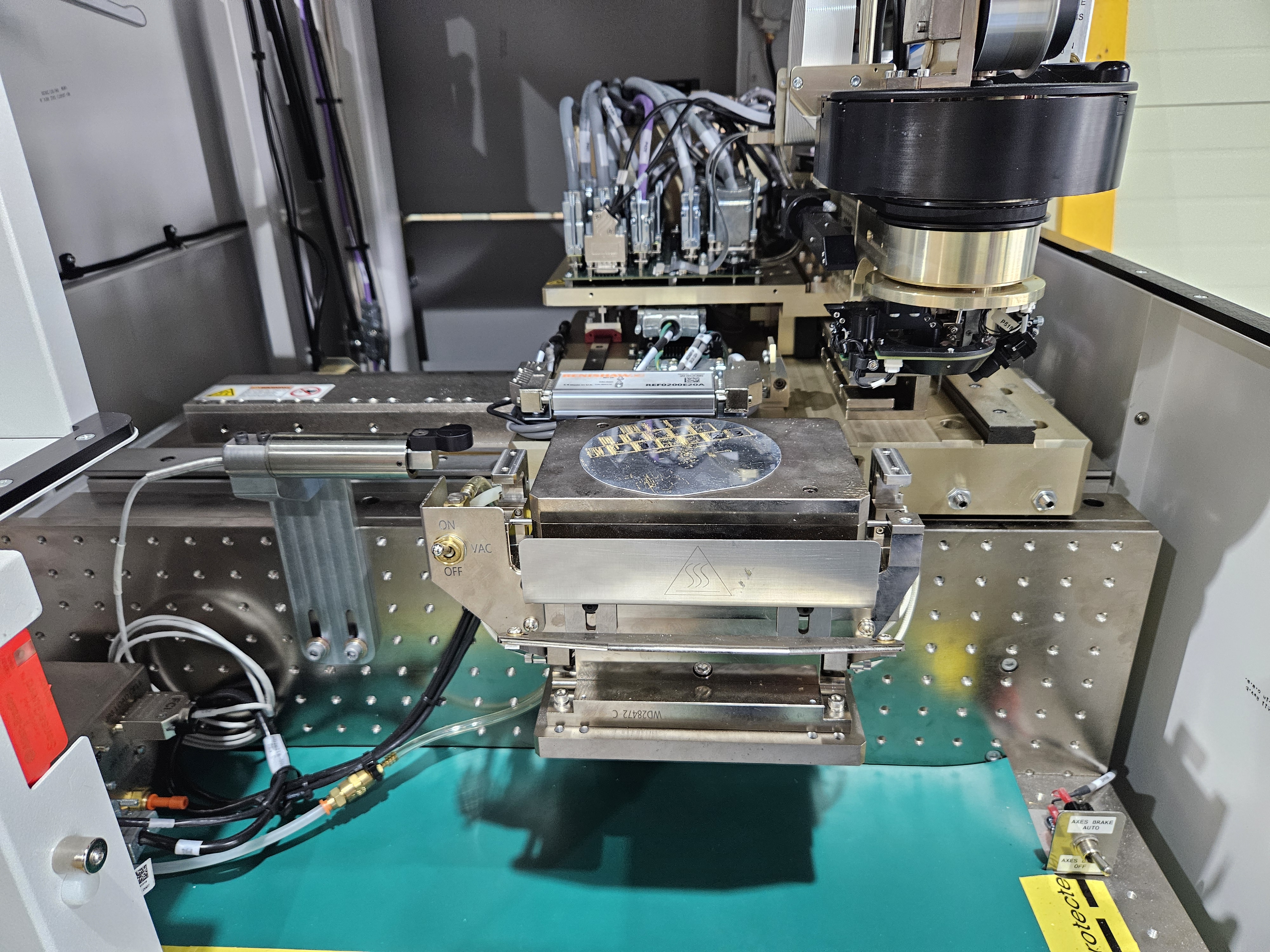 9000 Wedge bonder